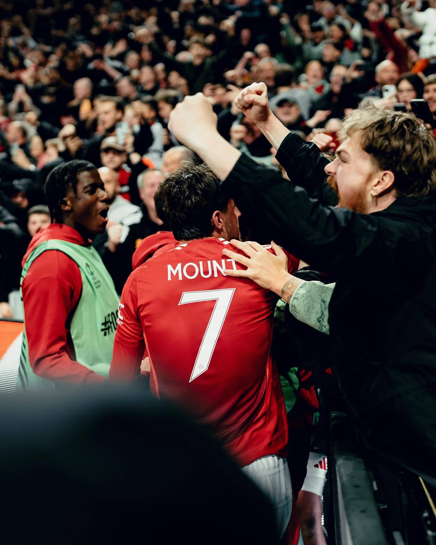 关于曼联客场战胜AC米兰的激动对决的信息