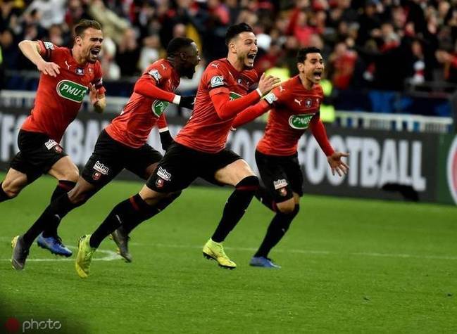 包含马赛客场战胜对手，重新提升排名士气大振的词条