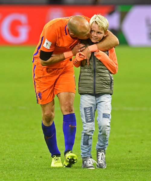 包含比利时险胜秘鲁,罗本制霸全场的词条 包含比利时险胜秘鲁,罗本制霸全场的词条