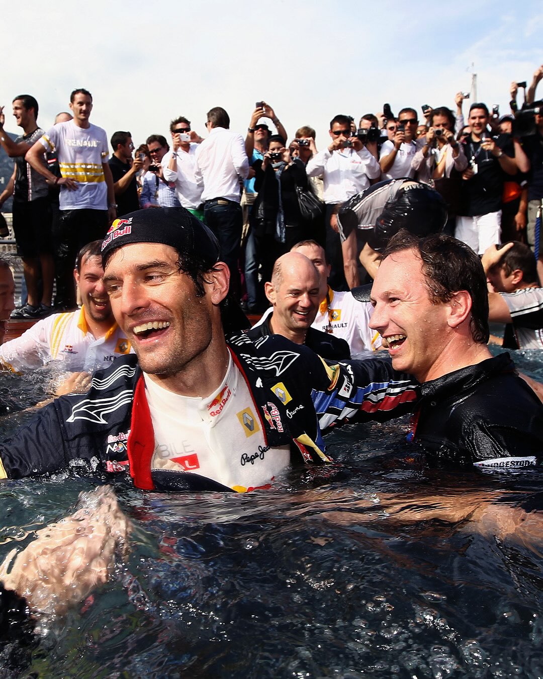 哈斯车队轻取雷诺车队，塞恩斯统治全场