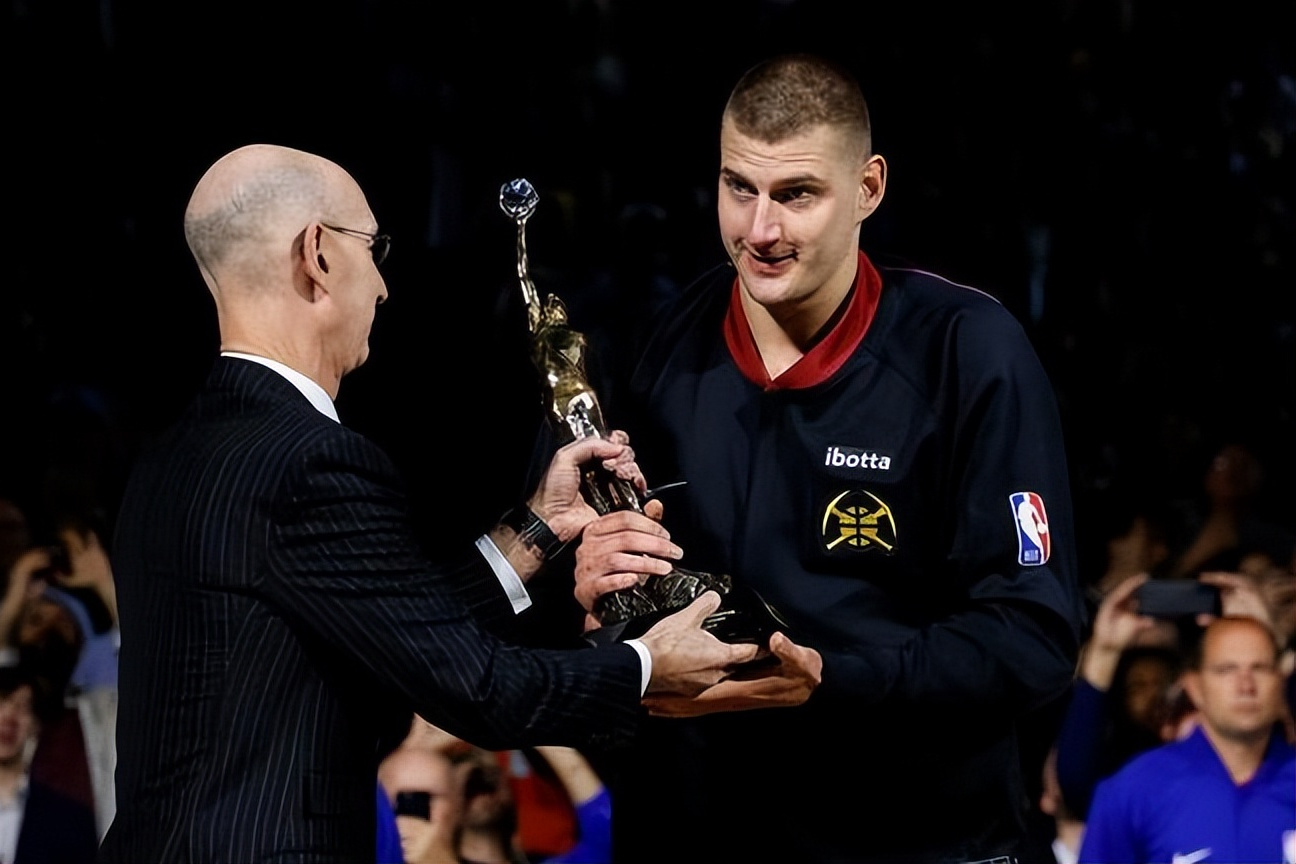 国王碾压独行侠，约基奇关键制胜